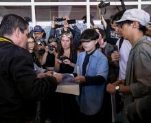 El Secretario General dialogó con los manifestantes a las puertas de Rectoría