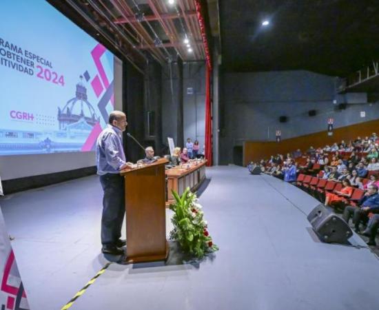 Dr. Ricardo Villanueva, Rector de la Universidad de Guadalajara en la ceremonia