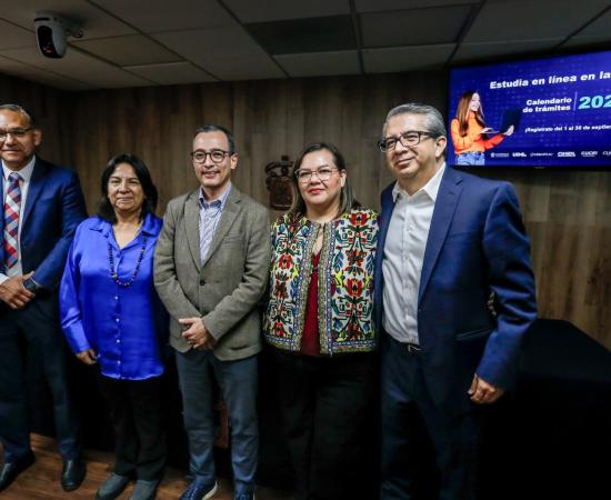 Participantes de la rueda de prensa en mesa de presidium