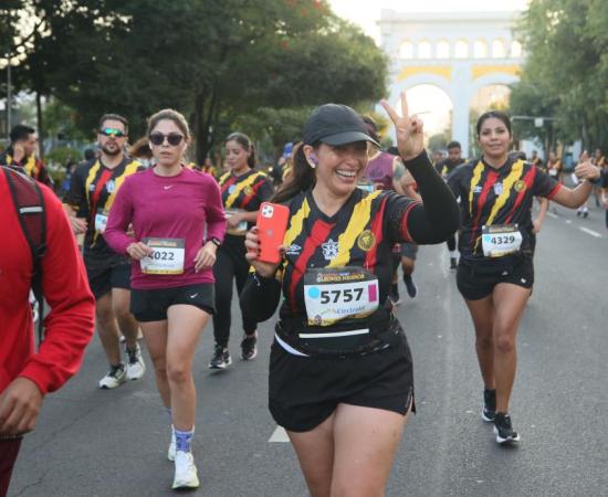 Atletas en la Carrera Leones Negros