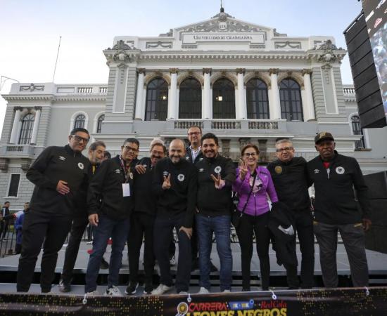 Autoridades universitarias en la Carrera Leones Negros