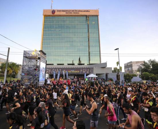 Salida de atletas en la Carrera Leones Negros