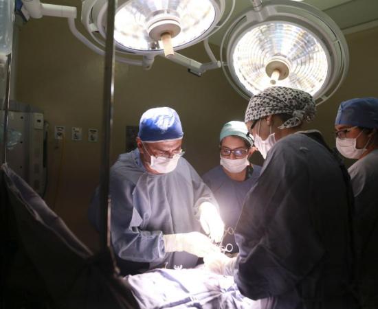 Doctores en una cirujia