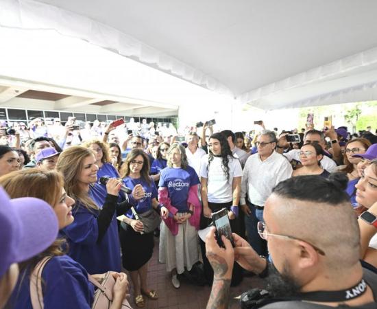 Rectora General electa, maestra Karla Planter Pérez