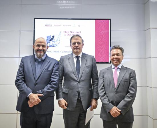 Ricardo Villanueva Lomelí, Rector de la Universidad de Guadalajara, Secretario de Economía, Marcelo Ebrard y Pablo Lemus, Gobernador de Jalisco