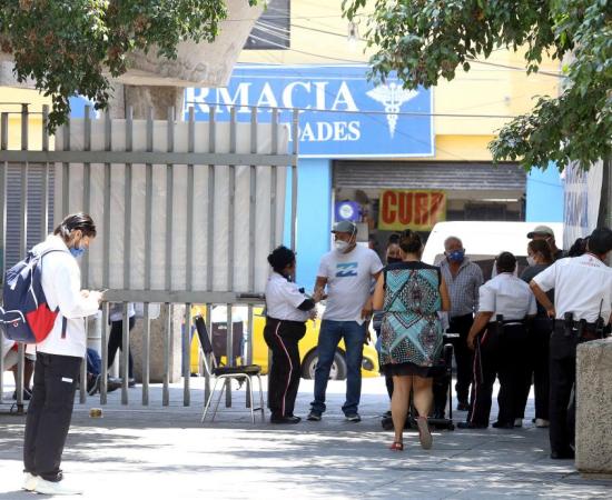 Pacientes en las instalaciones del Hospital Civil Viejo 
