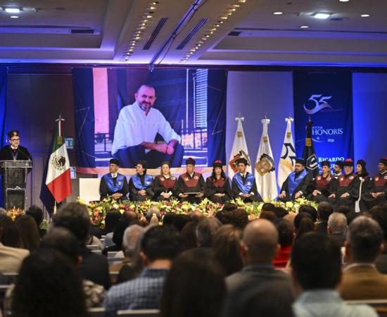 Ceremonia de entrega doctorado “Honoris causa” a Ricardo Villanueva por parte de UNEDL 