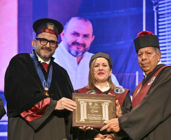 Entrega doctorado “Honoris causa” a Ricardo Villanueva