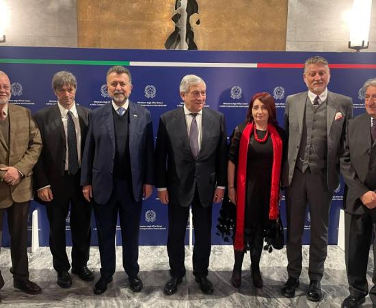 Autoridades del gobierno italiano y la Feria Internacional del Libro de Guadalajara en una conferencia de prensa en Roma