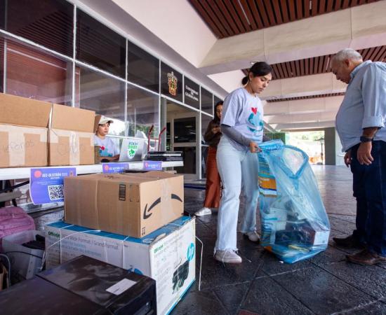 Centro de acopio de la Campaña “Rec-olectrón” en la UdeG