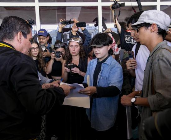El Secretario General dialogó con los manifestantes a las puertas de Rectoría