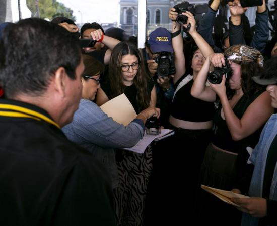 El Secretario General dialogó con los manifestantes a las puertas de Rectoría