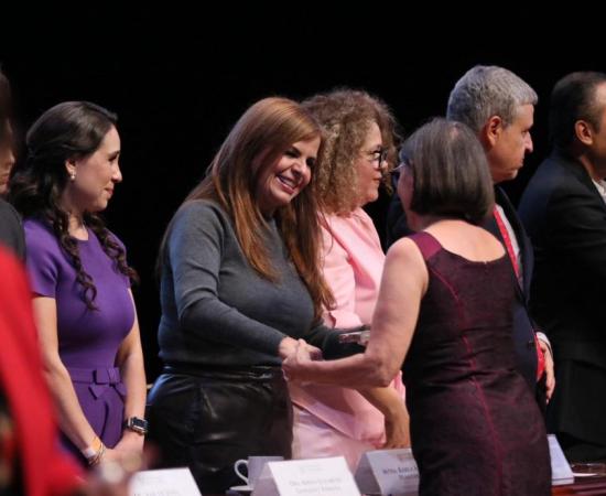 Reconoce UdeG a trabajadores con 35, 40 y 45 años de trayectoria