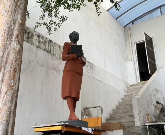 Irene Robledo, la primera mujer en la Explanada de UdeG a 100 años de su Refundación