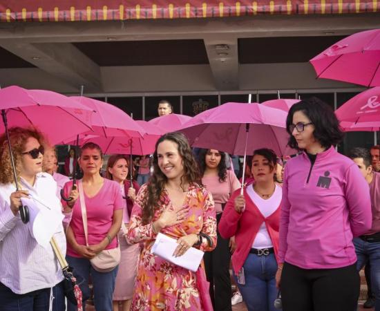 Lazo humano  por el Día Internacional de la Lucha contra el Cáncer de Mama