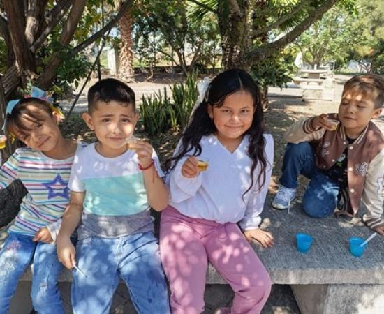 Niños y niñas participantes del taller
