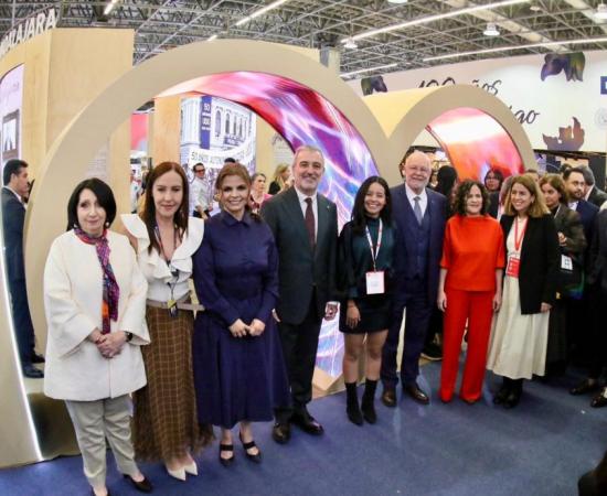 Celebra UdeG centenario de su refundación con pabellón en la FIL