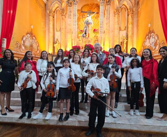 Grupo de violines del Campus Comunitario UDGPlus de Tizapán