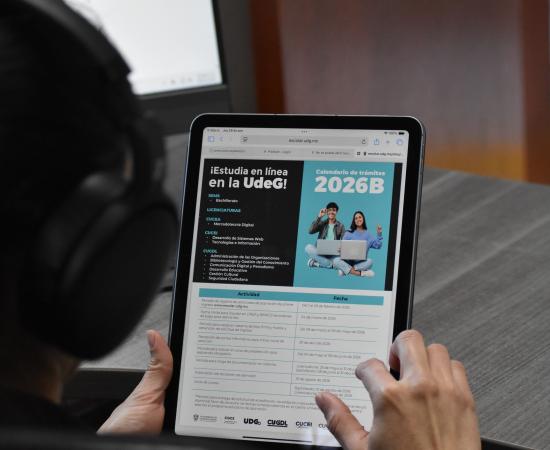 Persona usando una tableta